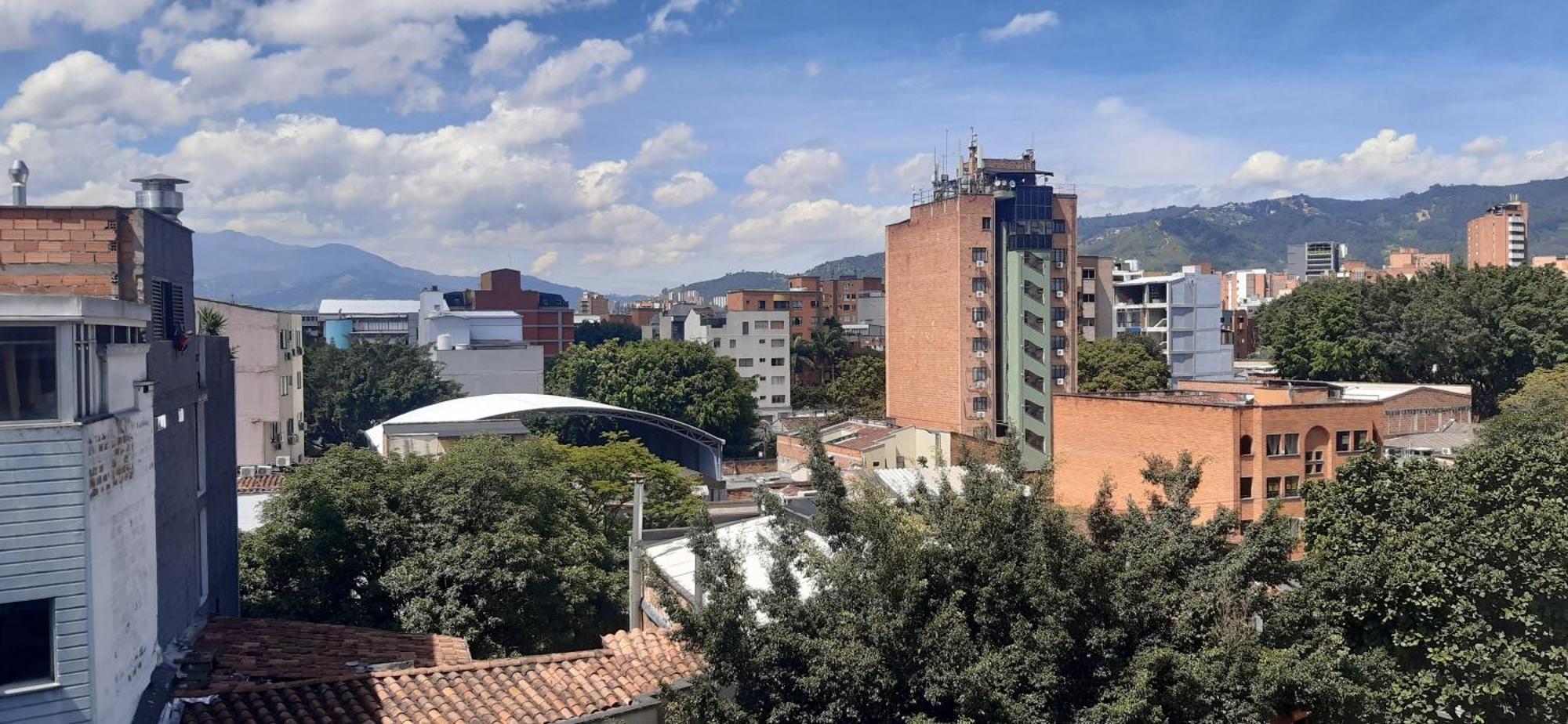 Cold Ac-fast Wi-fi-great Location-medellin Fun